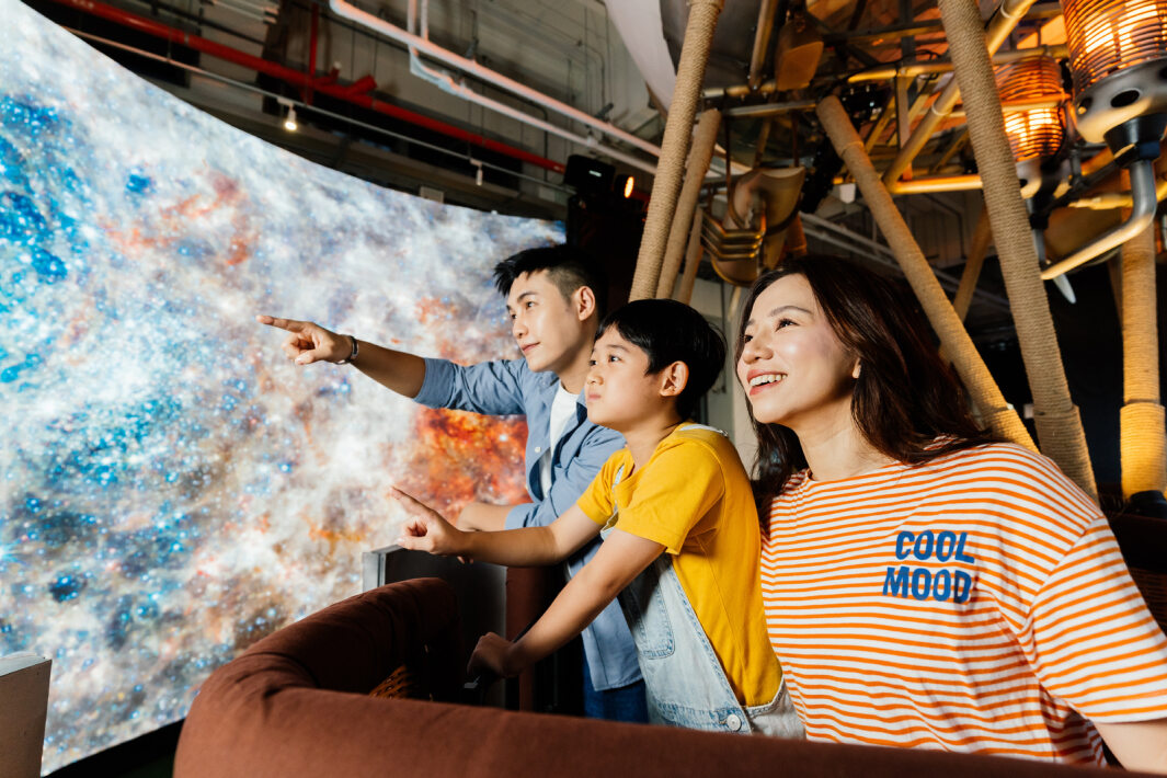 ���_����ȫ�_���6���ߡ���4������Ψһ���dLED����ƴ���@ʾ���ĄӸ��w�д���׌�˿��v���ڟ�����ϣ�������v�侳�Ăγ������[��Ȥ