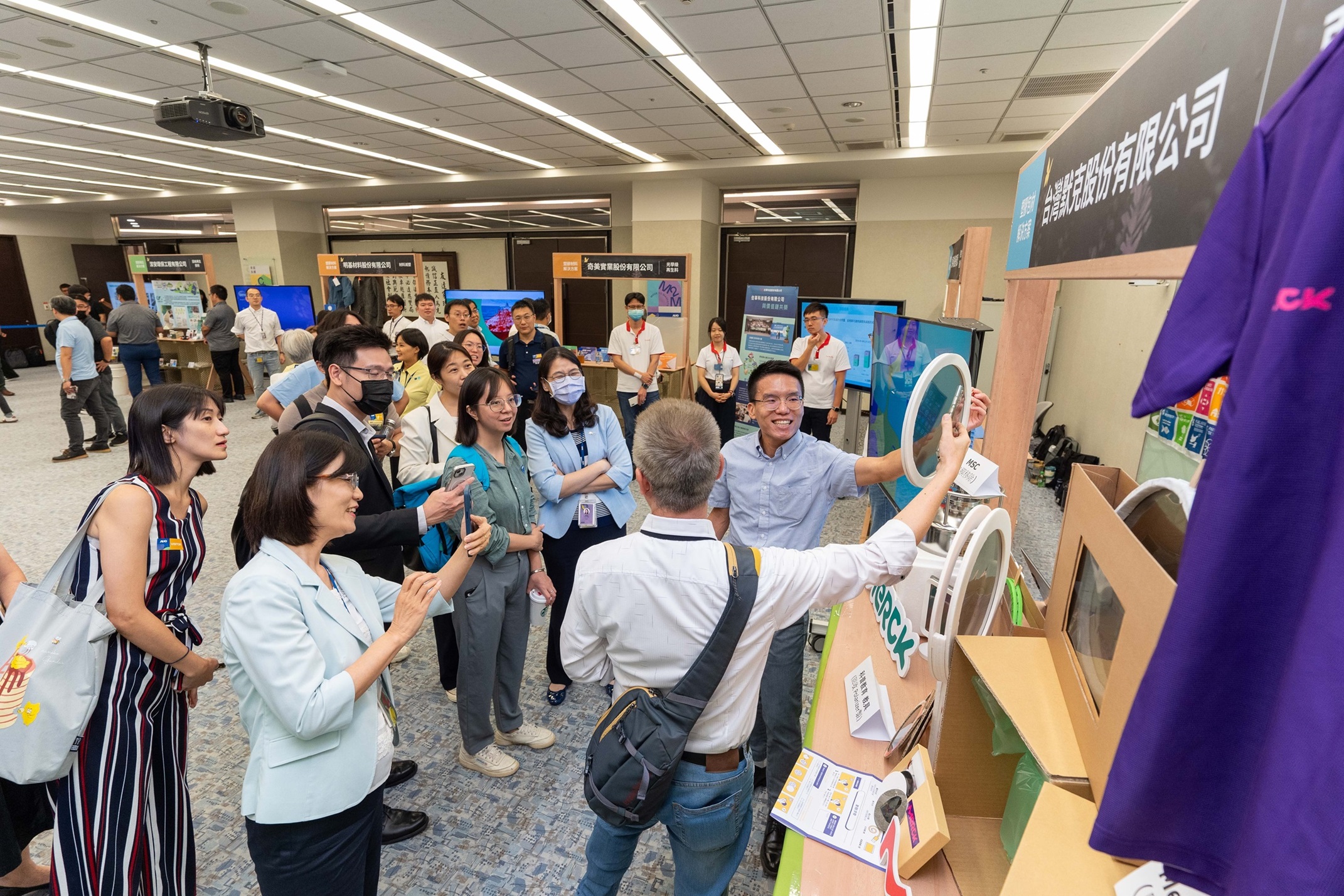 LEYU�پW(w��ng)�B�֮a(ch��n)�I(y��)���߄��׌����B(t��i)Ȧ(li��n)չ��չʾ��Ό��U����ѭ�h(hu��n)�����ã���(chu��ng)�½�Q�������������ϰ��������cѭ�h(hu��n)ʹ�������������аl(f��)����(y��ng)�����U���ϻ����������g(sh��)���p�������᰸��