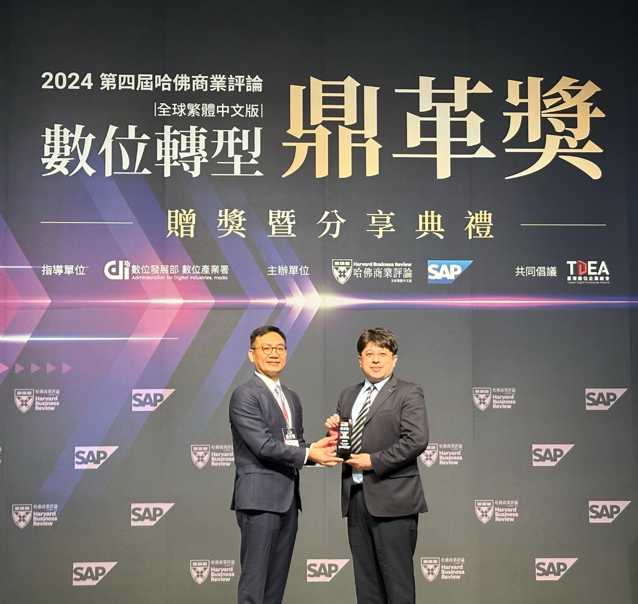 ���_(d��)�Ƅ�(d��ng)��(sh��)λ�D(zhu��n)���гɣ��s�@2024����(sh��)λ�D(zhu��n)�Ͷ��彩(ji��ng)���C(j��)��(g��u)�ת�(ji��ng)��ͬ�r(sh��)�����m(x��)�l(f��)չ������I(y��)���ģ�����ESG���Y��˼�S���@��ESG�؄e��(ji��ng)�p�ؘsҫ