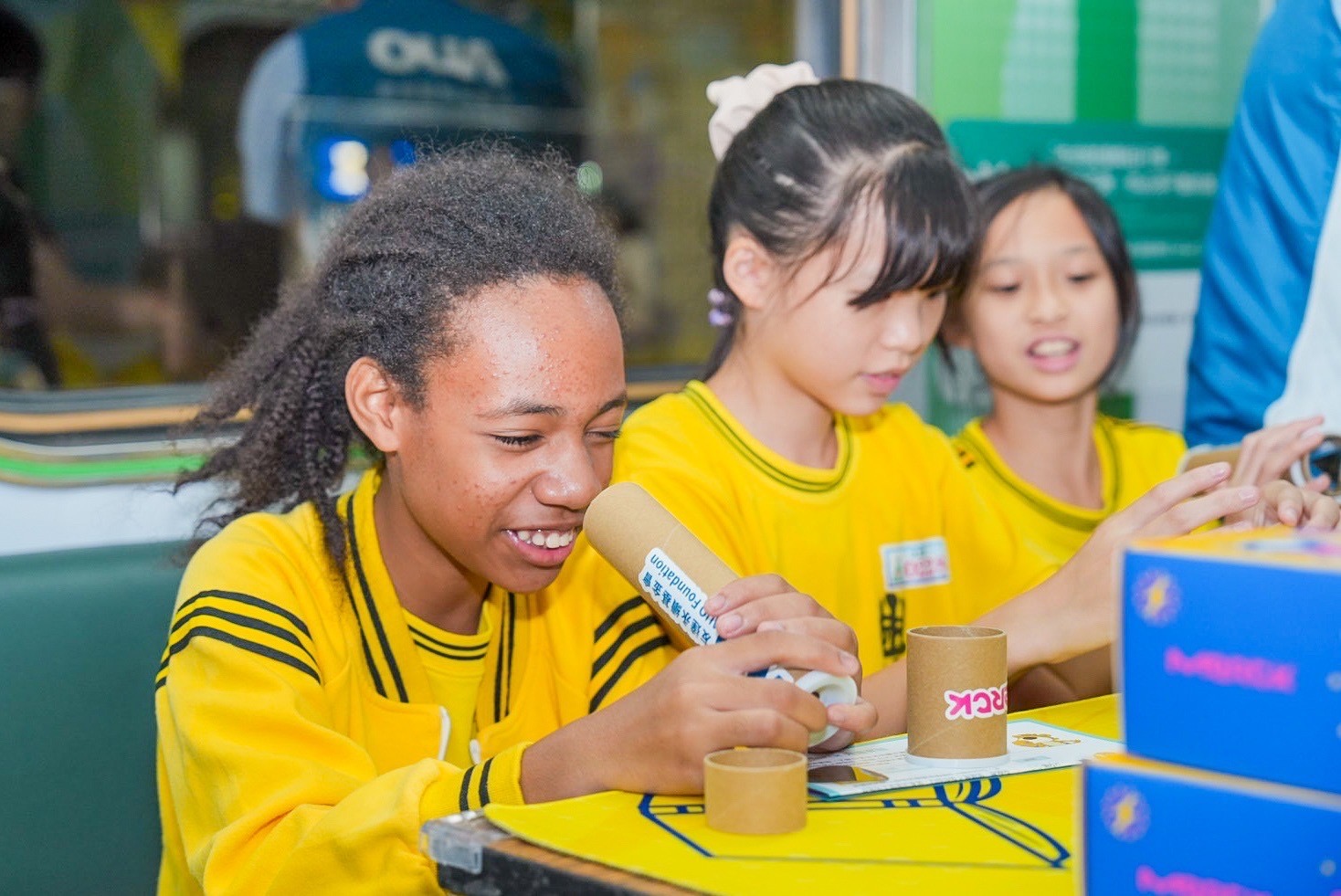 ���_�cĬ�˷քe���ղ���ʹ�õ�ƫ��Ƭ��Һ���@ʾģ�M���OӋ����n�̡����D���c霡���׌�W�����H���u��ƫ���f��Ͳ�c����Һ���@ʾ�������`ѭ�h(hu��n)���������m(x��)����